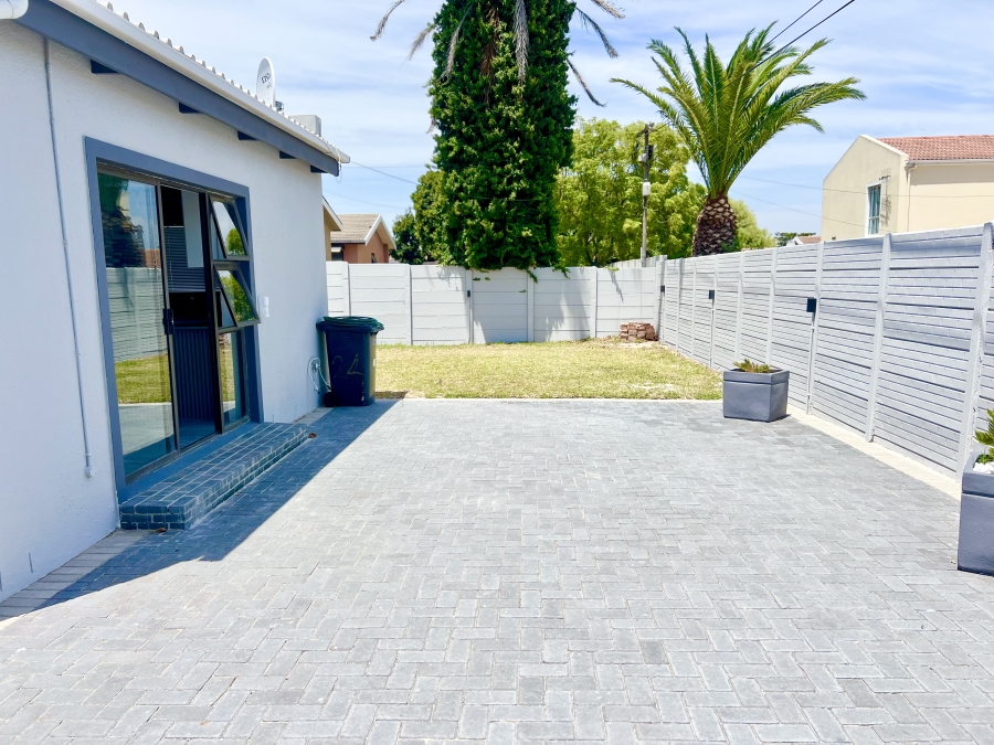 3 Bedroom Property for Sale in Bothasig Western Cape